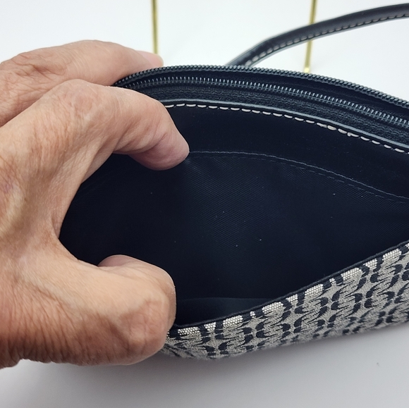 Fossil Wristlet Black & Gray Signature Canvas & Leather With Keychain - Picture 8 of 8